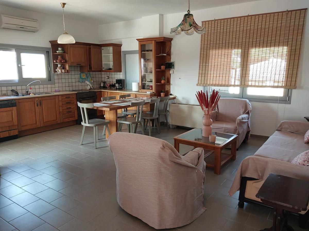 Passatempo Casa - 3 Bedroom Apartment Close To The Swimming Pool Gerani  Exteriér fotografie